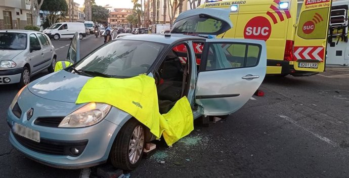 Una mujer de edad desconocida ha resultado herida en un accidente de tráfico ocurrido hoy lunes en la carretera TF-643, en el acceso a la zona de Los Abrigos, en el municipio tinerfeño de Granadilla de Abona, según ha informado el Centro Coordinador de