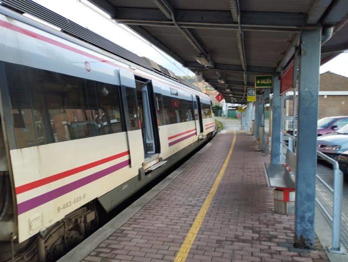 Archivo - Apeadero de tren