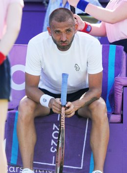 Archivo - El tenista británico Daniel Evans disputando un encuentro en 2023.