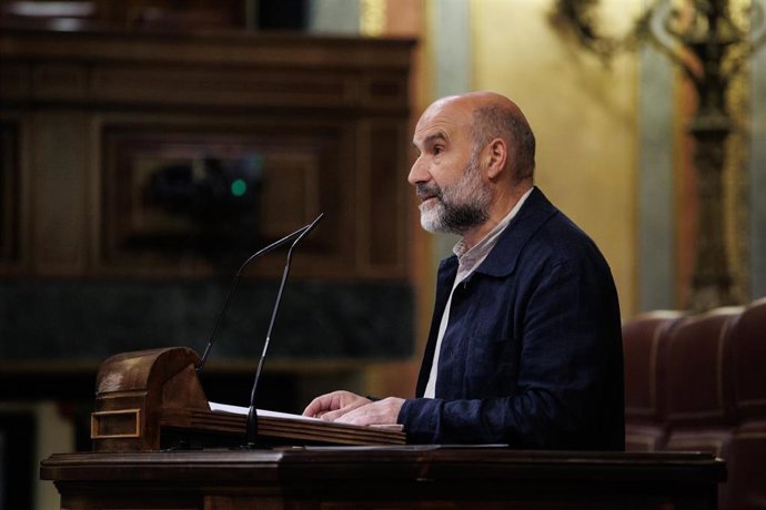 Archivo - El diputado del BNG en el Congreso Néstor Rego durante una interpelación en una sesión de control al Gobierno, en el Congreso de los Diputados, a 17 de mayo de 2023, en Madrid (España)
