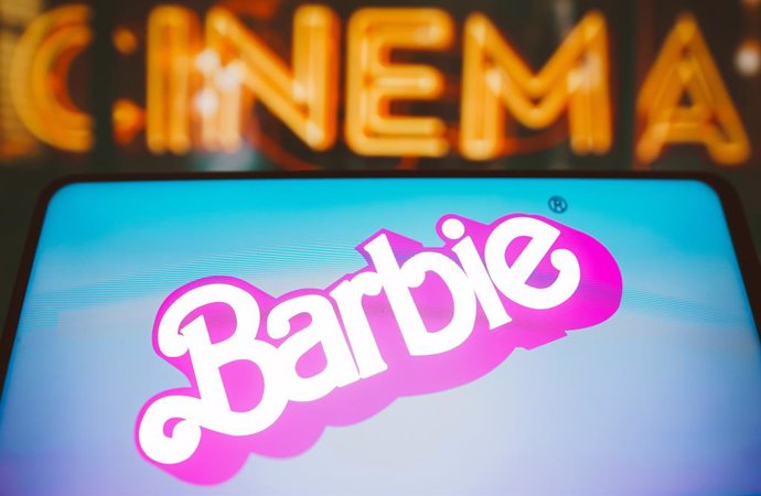 Barbie supera los 1.000 millones de dólares y ya es la película dirigida por una mujer más taquillera de la historia