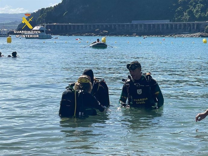 El GEAS de la Guardia Civil en La Rioja participa en las jornadas de buceo adaptado celebradas en Guetaria