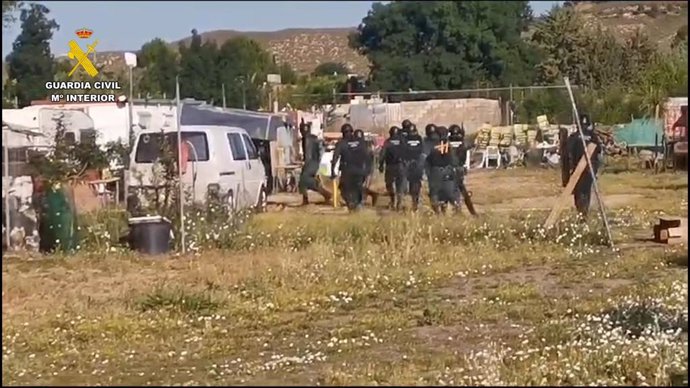 La Guardia Civil desarticula un grupo criminal y esclarece veintisiete delitos contra el patrimonio en la comarca de La Mancha.