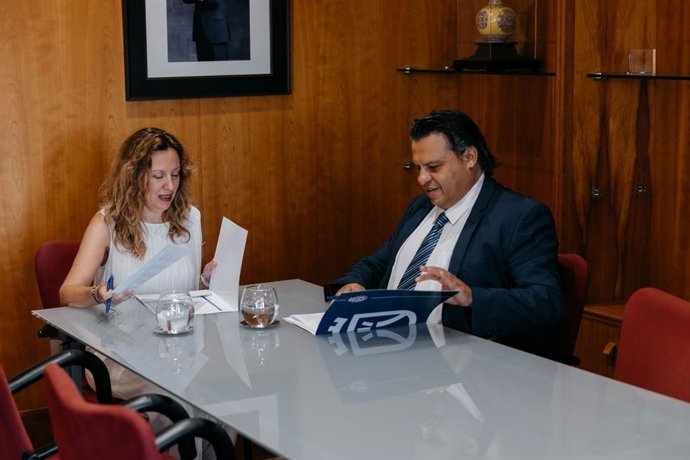 La presidenta del Cabildo de Tenerife, Rosa Dávila, se reúne con el alcalde de Güimar, Gustavo Pérez, para abordar los proyectos estratégicos para el municipio