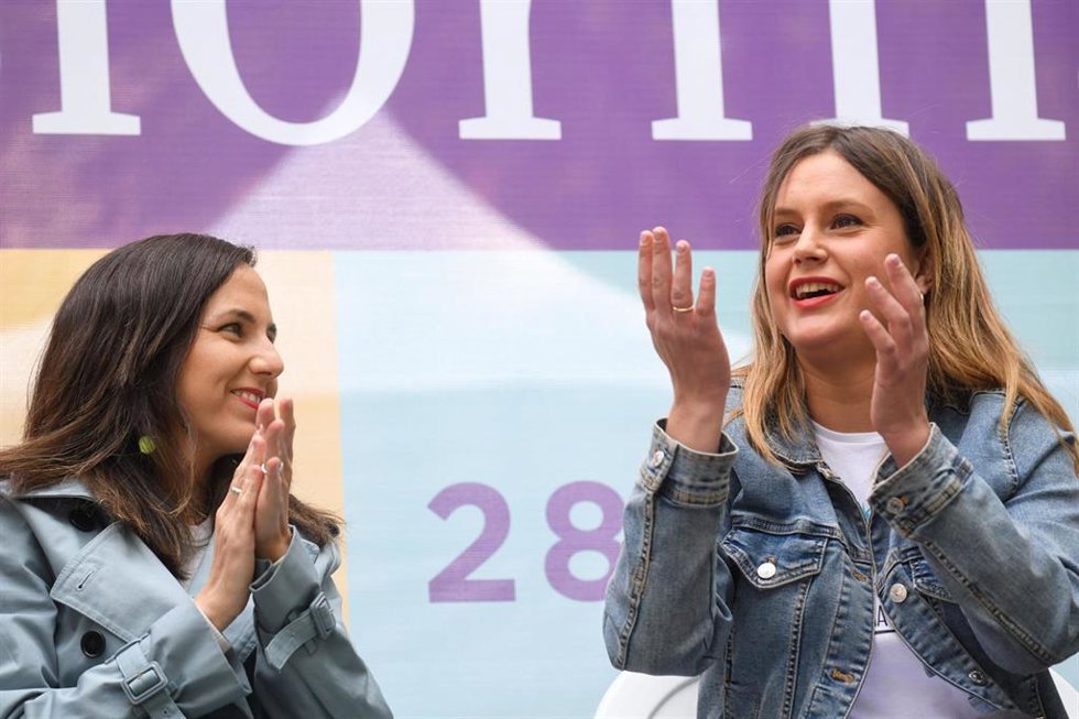 Archivo - La secretaria general de Podemos y ministra de Derechos Sociales y Agenda 2030, Ione Belarra, y  la candidata de Podemos, IU y Alianza Verde a la Presidencia de la Comunidad de Madrid el 28M, Alejandra Jacinto.