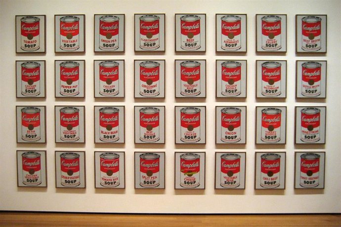 Archivo - Las latas de sopa Campbell de Andy Warhol se exponen en la Galería Nacional de Australia en Canberra.
