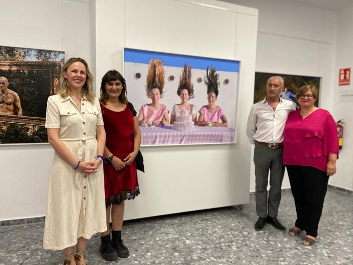 La Diputación de Cádiz muestra en Prado del Rey la exposición 'El cuento extrapolado' de Esther Gómez