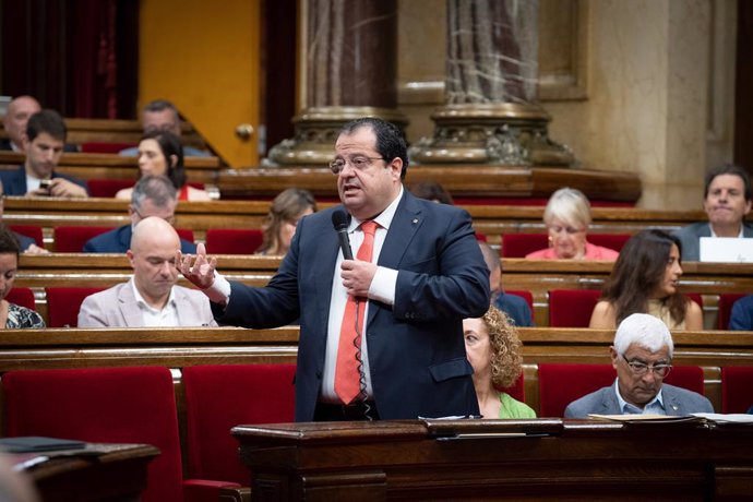 El conseller d'Interior, Joan Ignasi Elena, intervé durant l'últim ple de la legislatura, en el Parlament de Catalunya, a 26 de juliol de 2023