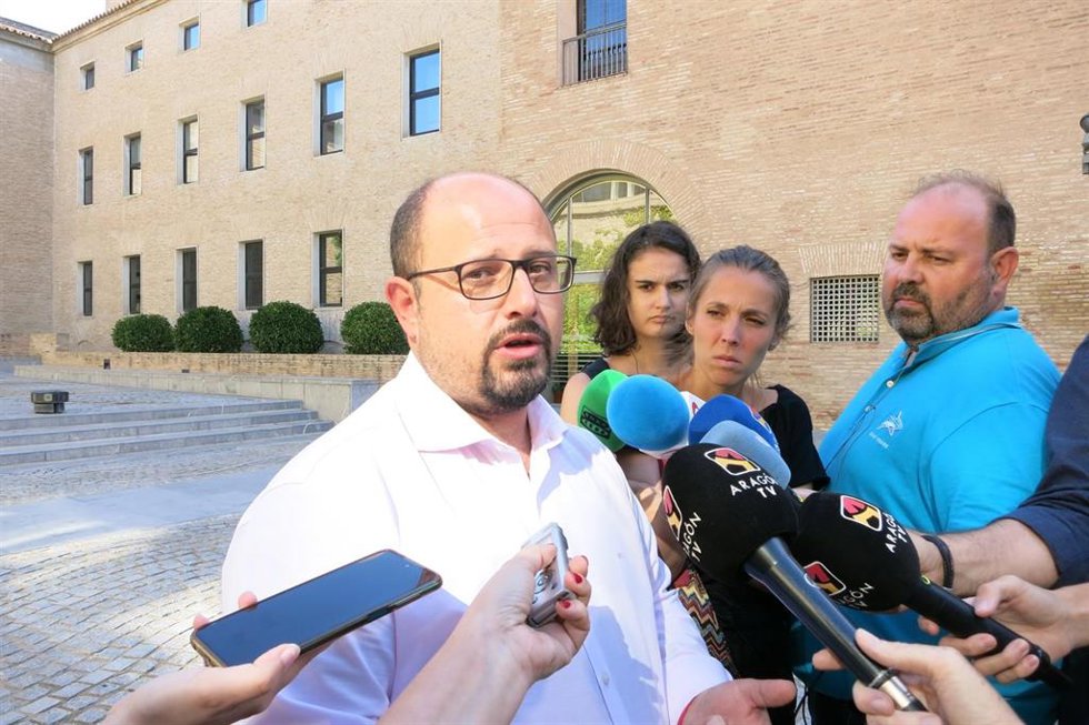 El portavoz del Partido Aragonés en las Cortes de Aragón, Alberto Izquierdo.