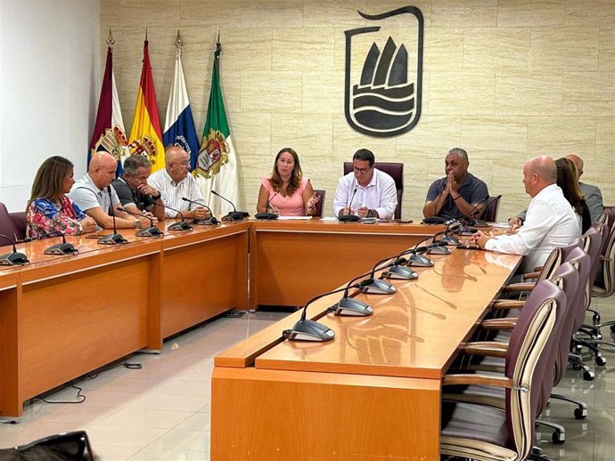 Reunión del Ayuntamiento de Puerto del Rosario, con Cabildo y autoridades por la exclusión de la Autoridad Portuaria de Las Palmas