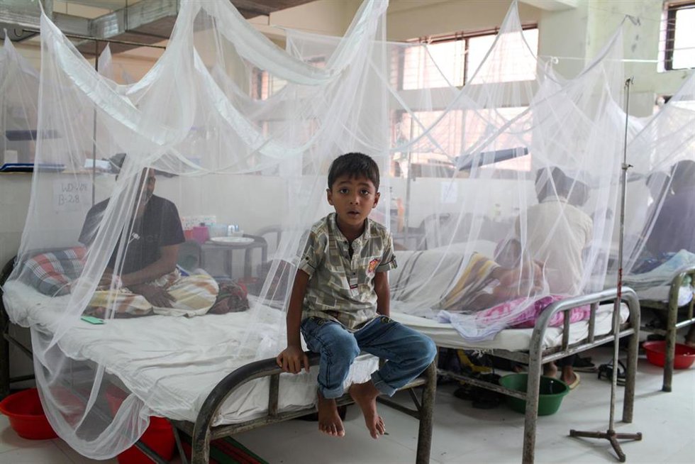 Hospital en Daca con pacientes de dengue.