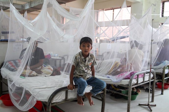 July 27, 2023, Dhaka, Dhaka, Bangladesh: Dengue-infected patients stay under mosquito nets as they receive treatment at the Shaheed Suhrawardy Medical College and Hospital in Dhaka, Bangladesh. At least 215 people died and 40341 infected by dengue this 