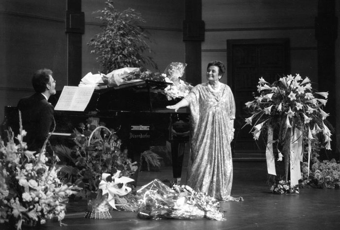 Soprano Victori de los Ángeles