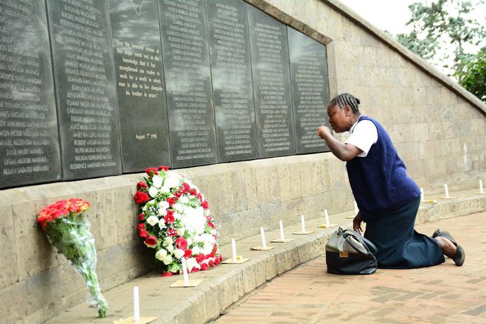 Archivo - August 7, 2019, Nairobi, Kenya: Elen Adhiambo, a survivor of the August 7, 1998 bombing of US Embassy in Nairobi is seen praying at the August 7th Memorial Park..The park sits at the scene of 1998 US Embassy bombing that left 213 people dead. 