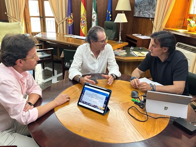 El alcalde Agustín González se reúne con los organizadores del Congreso