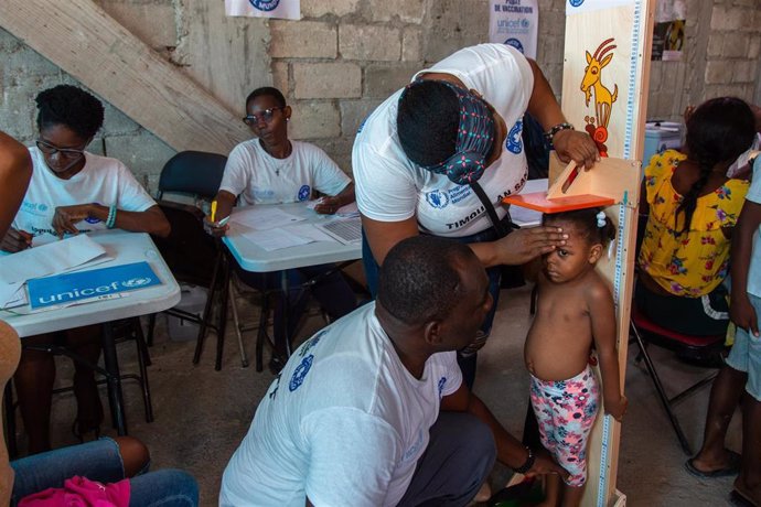 Archivo - Una clínica móvil de UNICEF en Haití