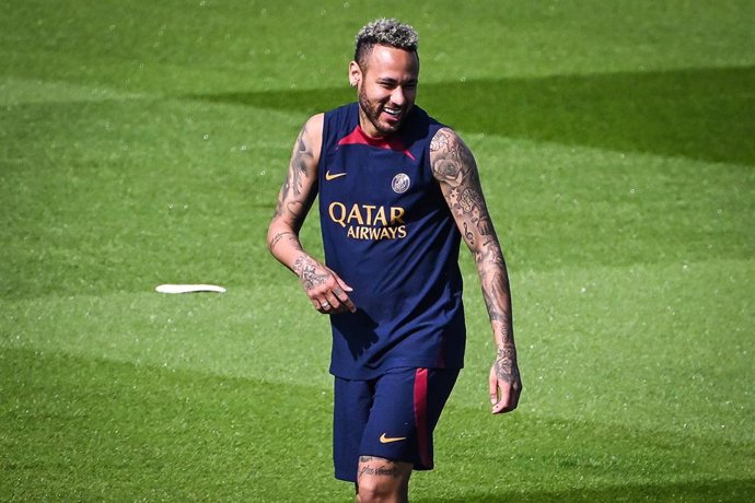 Neymar durante un entrenamiento del Paris Saint-Germain
