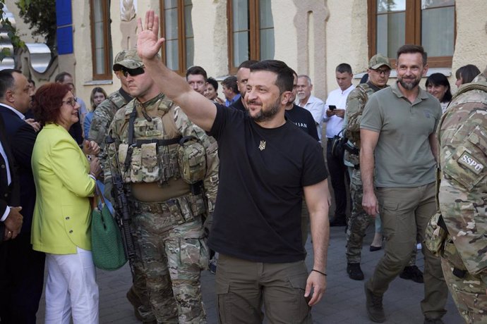 August 2, 2023, Berehove, Zakarpattia Oblast, Ukraine: Ukrainian President Volodymyr Zelenskyy, center, waves as he is met by cheering crowds after meeting with members of Hungarian community in the Transcarpathian region, August 2, 2023 in Berehove, Za