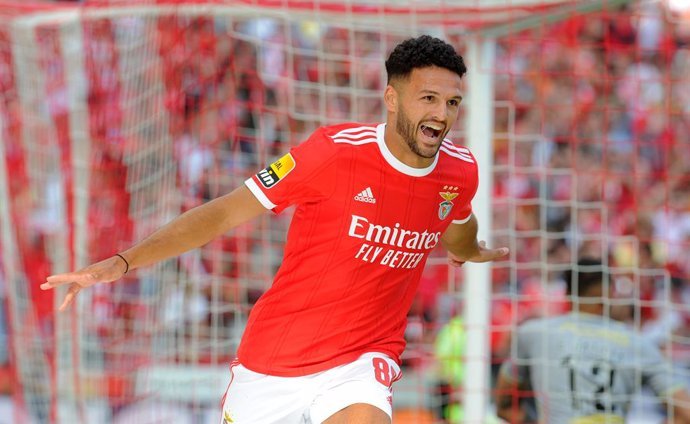 Archivo - 27 May 2023, Portugal, Lisbon: Benfica's Goncalo Ramos celebrates scoring his side's first goal during the Portuguese Primeira Liga soccer match between Benfica and Santa Clara at Estadio da Luz in Lisbon. Photo:  lvaro Isidoro/Global Imagens