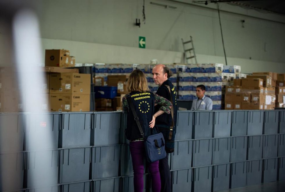 La Fiscalía contra los Delitos Electorales en el Centro de Tecnología y Equipamiento del Tribunal Supremo Electoral para obtener una copia de las actas que contienen los resultados de las elecciones realizadas el 25 de junio