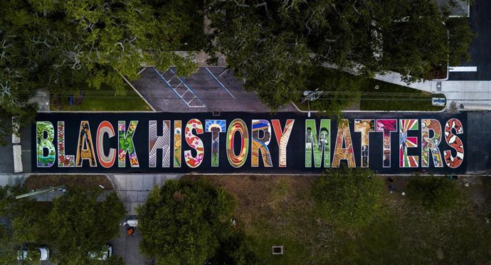 Archivo - Mural antirracista en Estados Unidos