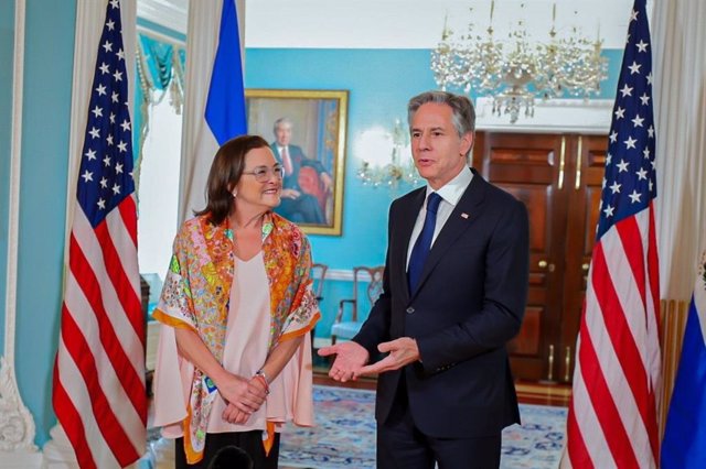 La ministra de Exteriores de El Salvador, Alexandra Hill, y el secretario de Estado de EEUU, Antony Blinken