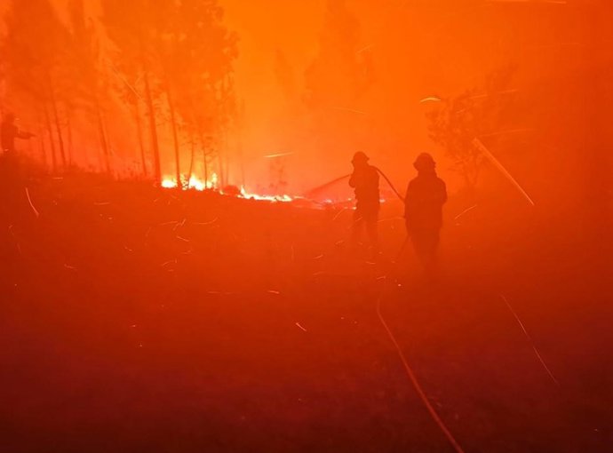 Archivo - Imagen de archivo de un incendio forestal en Portugal.