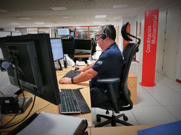 Archivo - Sala operativa del 112 Canarias