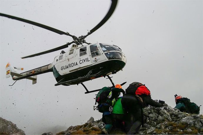 Un momento del rescate de los montañeros.