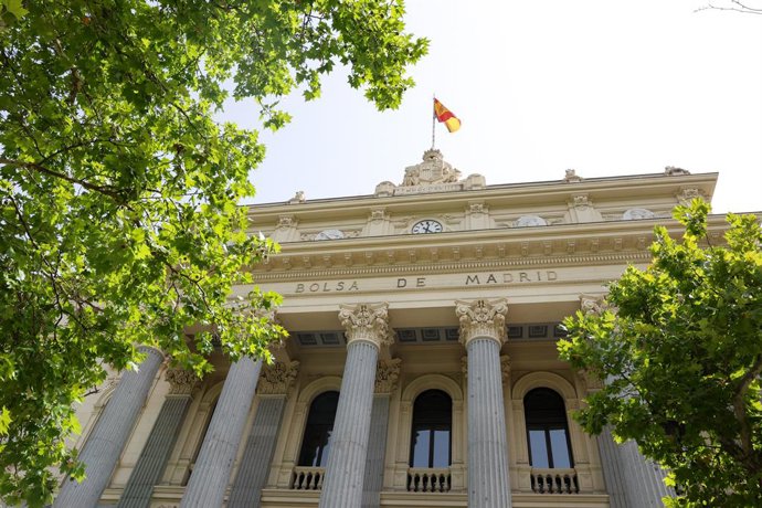 Fachada del Palacio de la Bolsa