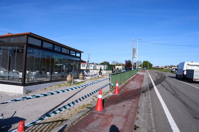 Archivo - Lugar de los hechos, a 5 de abril de 2023, en Suesa, Ribamontán al Mar, Cantabria (España). Tres personas han fallecido a última hora de ayer 4 de abril, tras ser atropelladas por un vehículo que se ha salido de la vía en la carretera autonómi