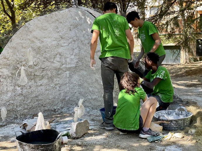 Archivo - Jóvenes participando en los campos de voluntariado de la Comunidad de Madrid
