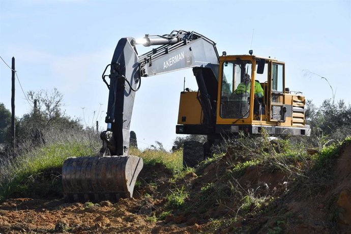 Archivo - Primeros trabajos en en la A-8063 para conectar Tomares, Castilleja de la Cuesta y Bormujos.