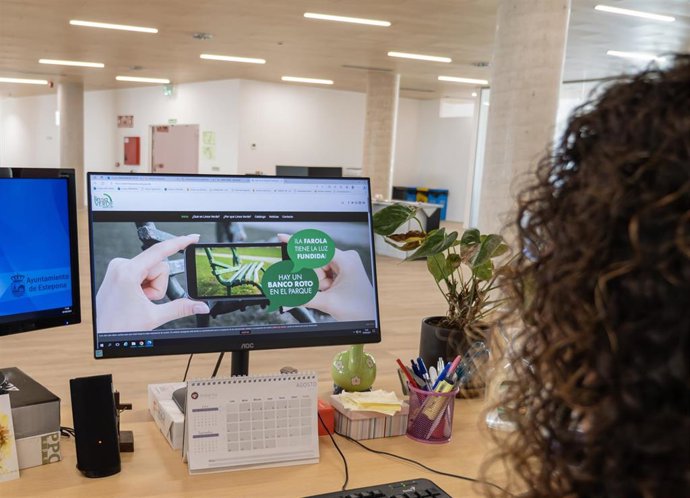 Estepona refuerza el servicio de Línea Verde para atender en menor tiempo las peticiones de los ciudadanos