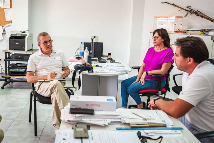 El consejero de Sector Primario del Cabildo de Tenerife, Valentín González, ha mantenido un encuentro con el patrón mayor de la Cofradía de Pescadores de Nuestra Señora de Candelaria