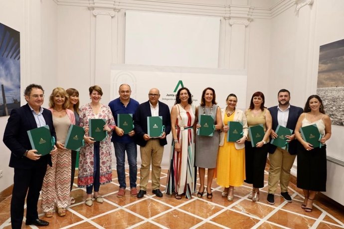 Foto de familia entrega subvenciones innovación Málaga