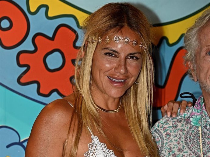 Mónica Hoyos en la fiesta Flower Power en la discoteca Pachá de Ibiza