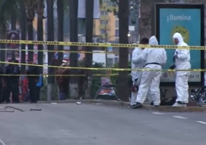 Archivo - Escenario de un crimen que tuvo lugar en 2017 a plena luz del día en en una de las avenidas más transitadas de la capital de México. 
