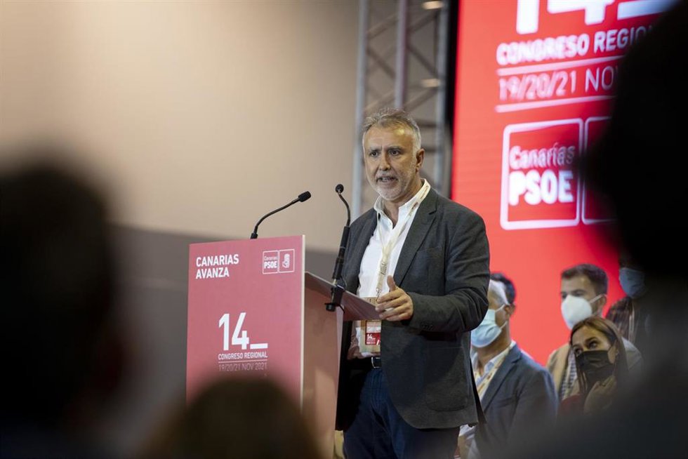 Archivo - El secretario general del PSOE de Canarias, Ángel Víctor Torres