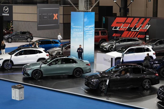 Archivo - Nuevos modelos de vehículos electrificados antes del inicio del Automobile Barcelona 2023