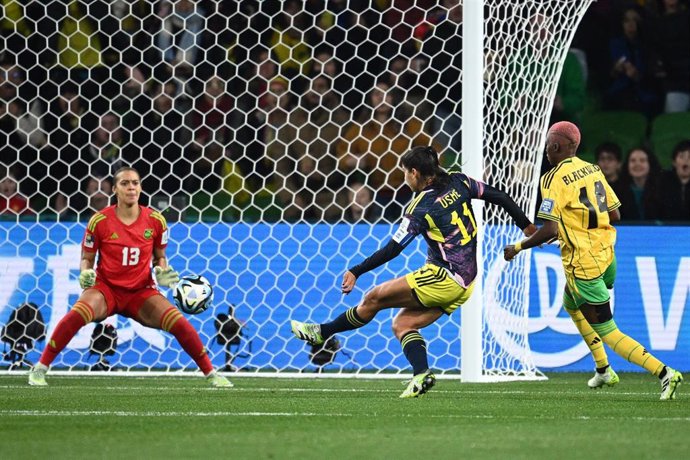 La colombina Catalina Usme durante un lance del partido ante Jamaica en octavos de final del Mundial femenino de fútbol.