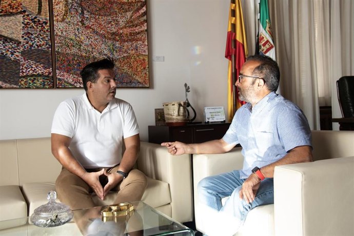 El presidente de la Diputación de Cáceres, Miguel Ángel Morales, ha recibido este martes al presidente de Cruz Roja Española en Extremadura, Jesús Palo.