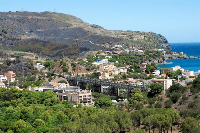 Hectrees de terra cremada a causa d'un incendi forestal, a 5 d'agost de 2023, a Colera, Girona, Catalunya (Espanya).