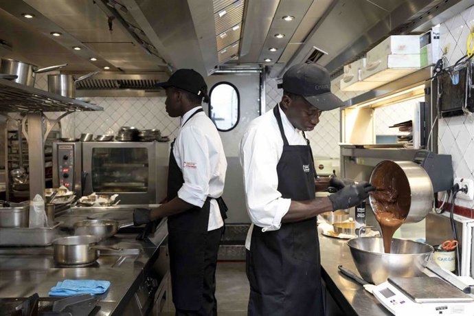 Los jóvenes de la Fundación Cruzcampo inician sus prácticas laborales con reconocidos chefs y hosteleros