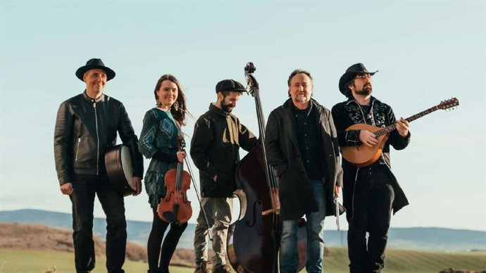 The Eclectic Celtic Band.