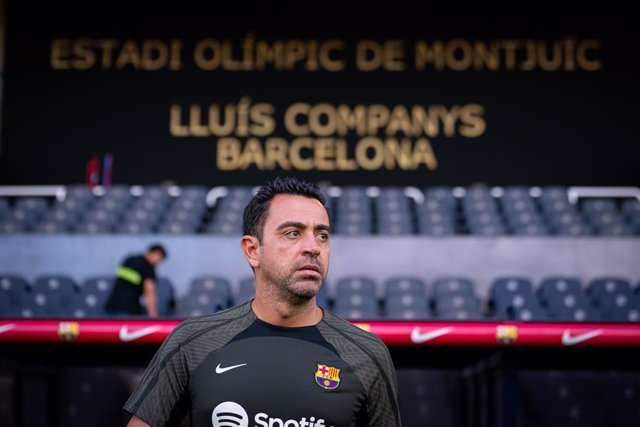 El entrenador del FC Barcelona, Xavi Hernández, en el Estadi Olímpic Lluís Companys