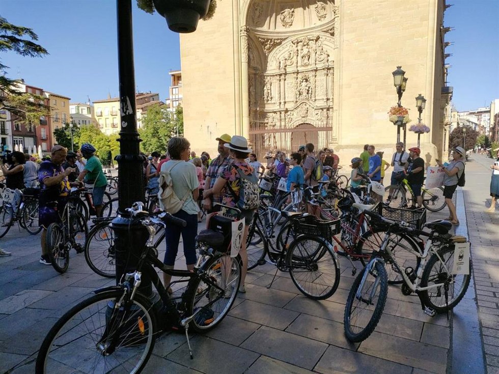 Una 'bicicletada' reclama en Logroño el mantenimiento y ampliación de los carriles bici