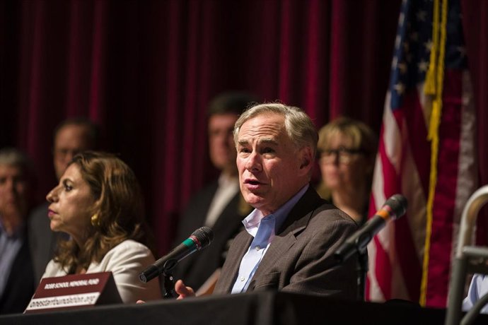 Archivo - El gobernador de Texas, Greg Abbott