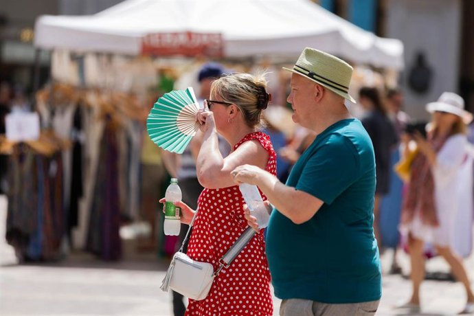 Una mujer con un abanico, a 11 de julio de 2023, en Palma de Mallorca, Mallorca, Baleares (España).