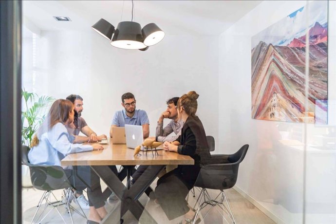 El equipo de rIL Estudio desarrollando estrategias de marketing 